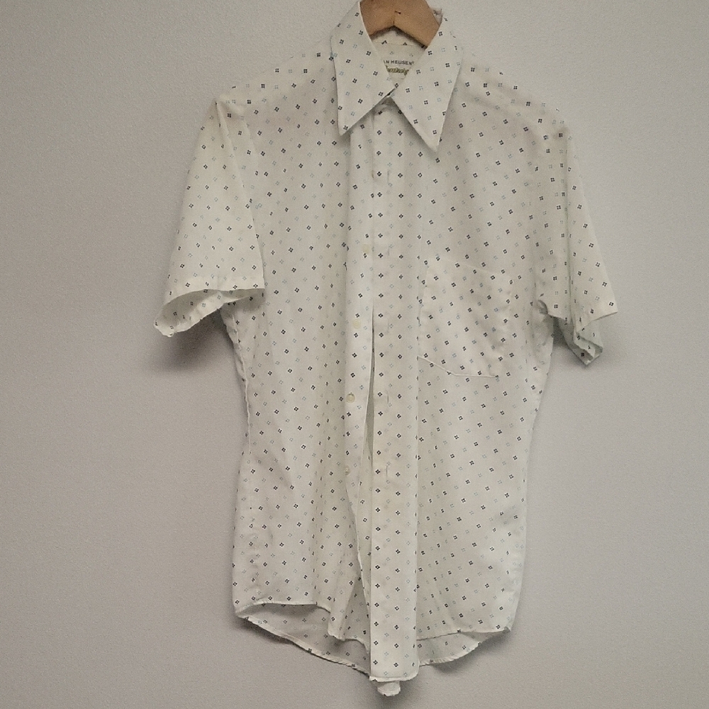 Van Heusen White and Blue Patterned Short Sleeve Retro Vintage Shirt